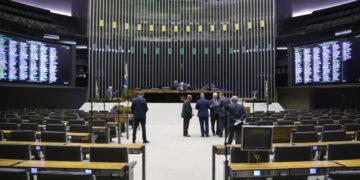 Estatuto do Aprendiz votação é adiada no Senado e proposta chama atenção em Linhares