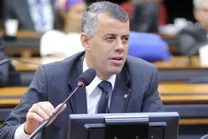 Evair de Melo amplia articulações na disputa pelo Senado no ES