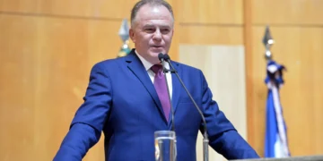 Renato Casagrande ganha apoio do PT para o Senado no ES