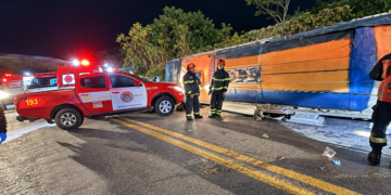 Acidente na BR-262 deixa três mortos e 44 pessoas feridas