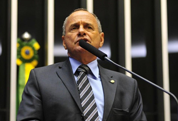 Manato pede pesquisa antes do voto na reta final da campanha