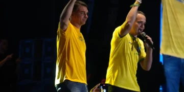 Flávio Bolsonaro participa de ato pró-Pazolini no ES