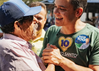 Pazolini faz caminhada em Linhares e encerra no Pontal