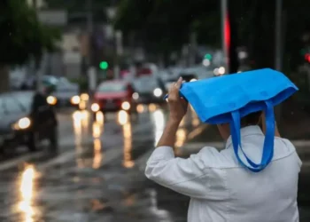 Tempestade deixa cidades do ES em alerta nesta terça-feira
